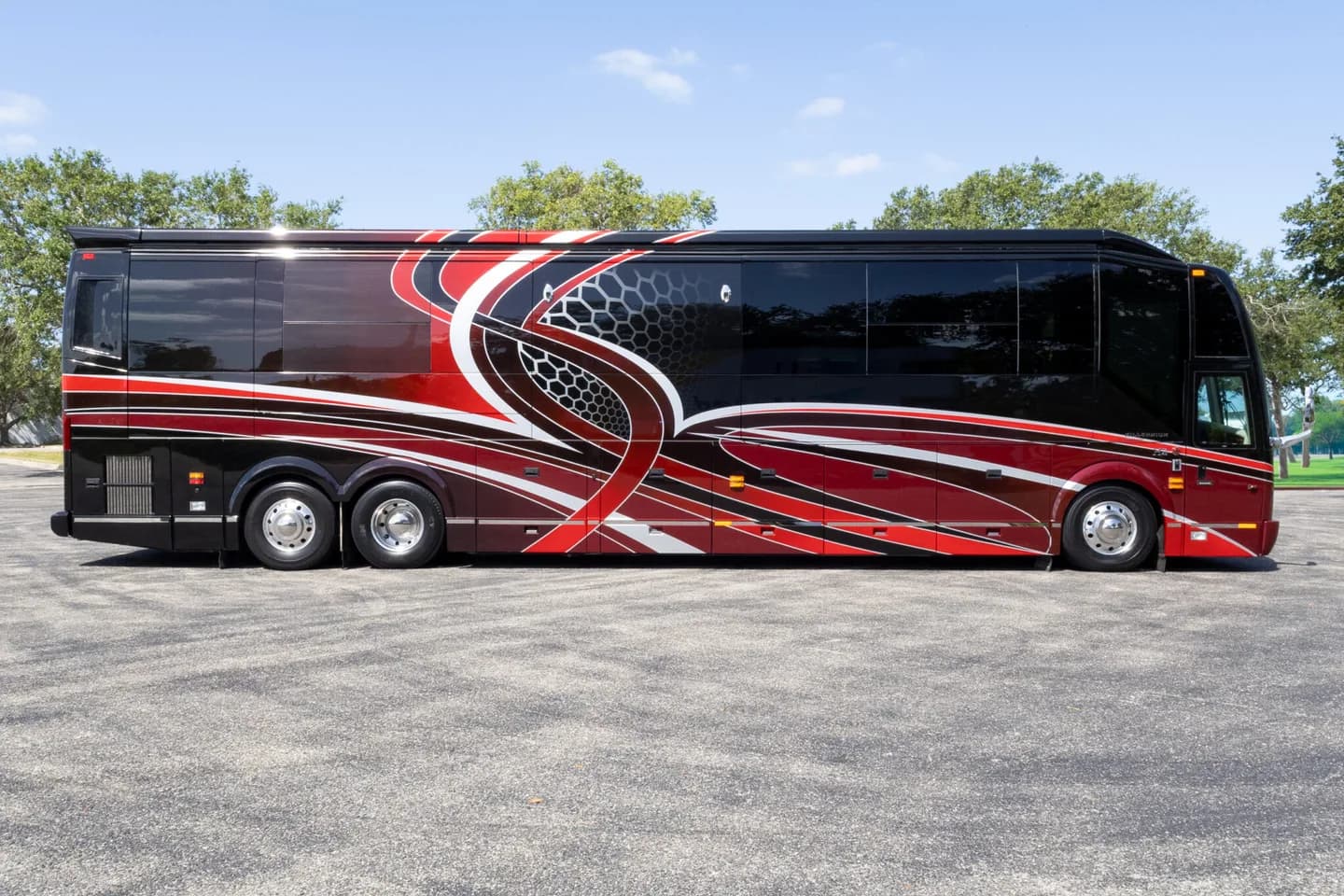 2018 Prevost Millenium H3-45