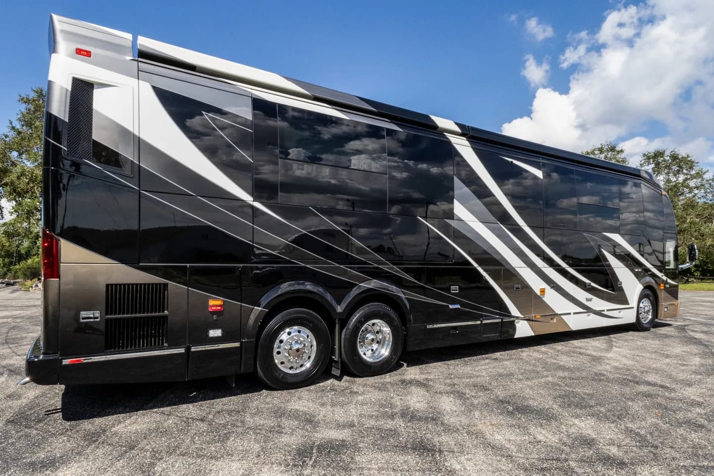 2021 Prevost Emerald H3-45