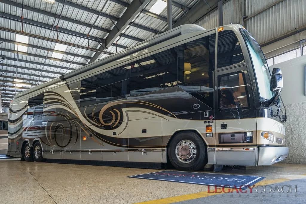 2005 Prevost Featherlite H3-45 – Double Slide