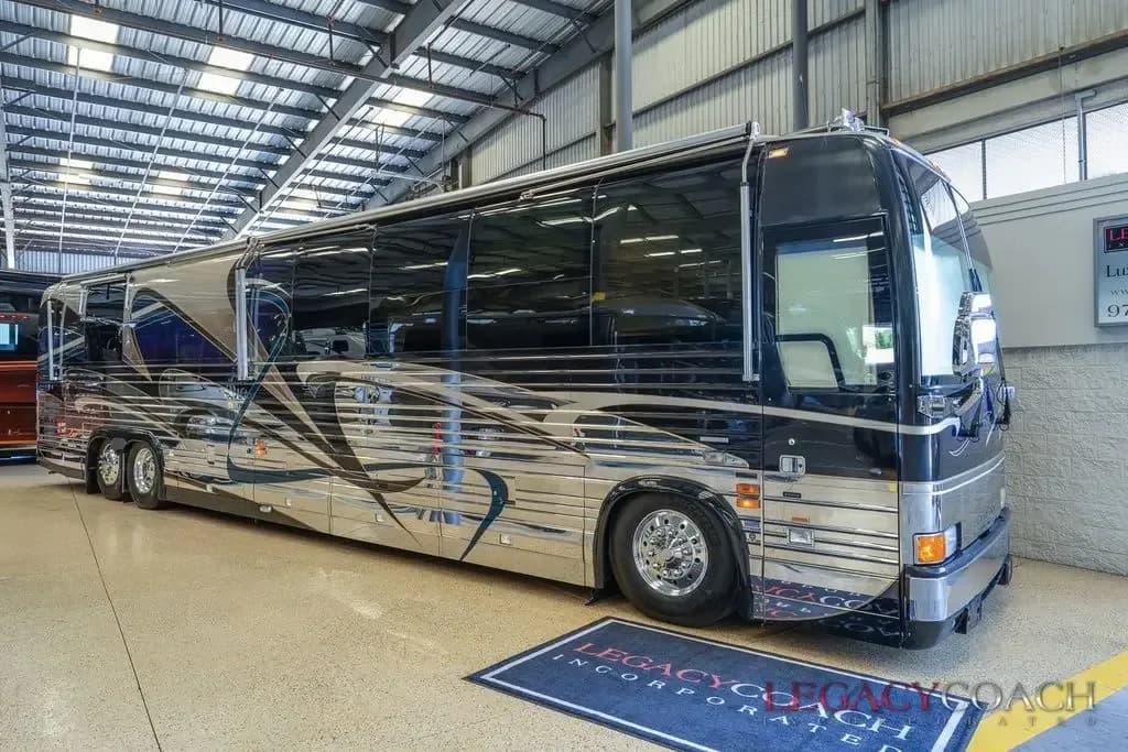 2002 Country Coach XLII – Double Slide