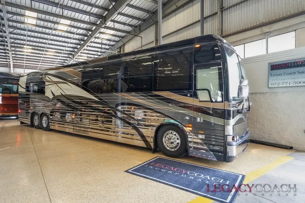 2008 Country Coach XLII - Double Slide