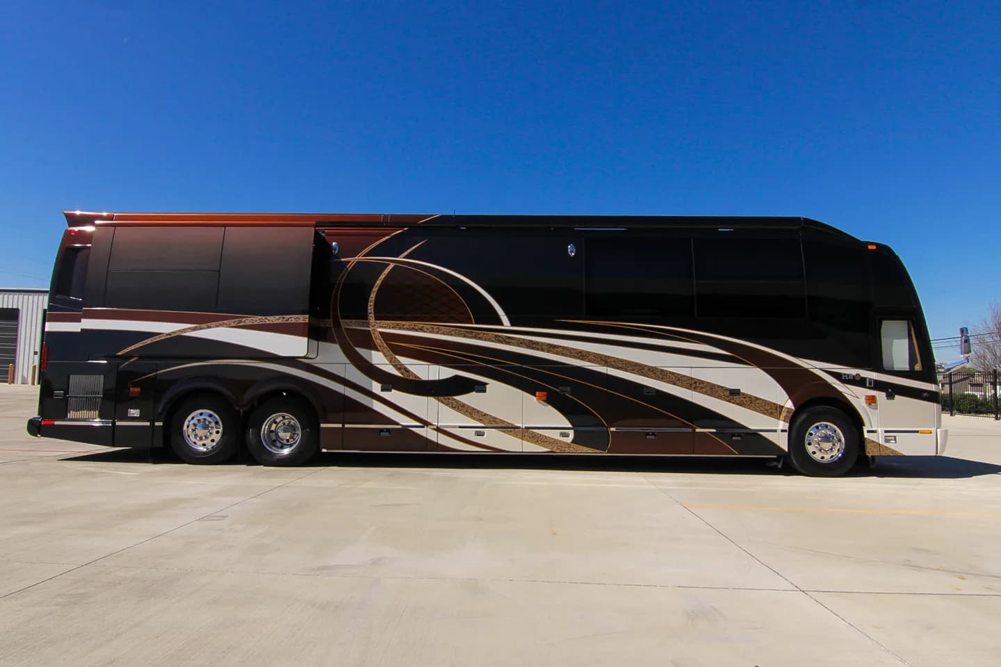 2013 Prevost Millennium H3-45 Double Slide