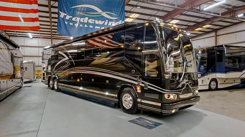 2005 Prevost Featherlite H3-45