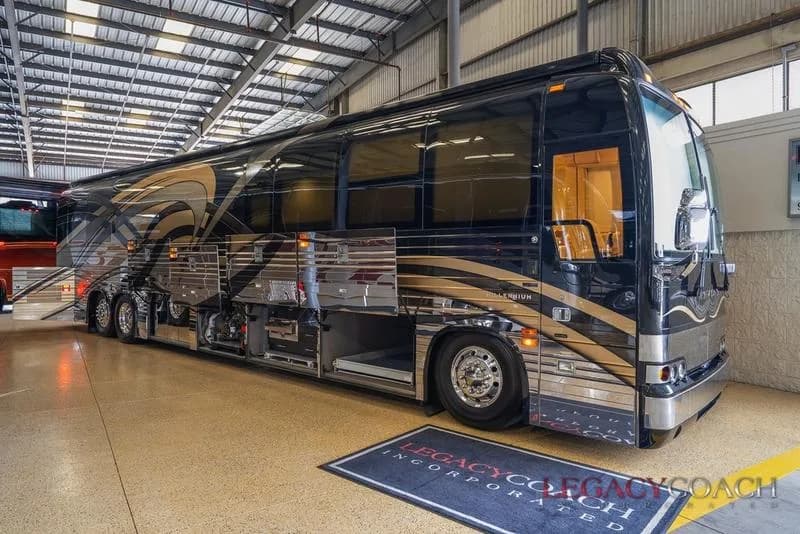2005 Prevost Millennium XLII - Double Slide