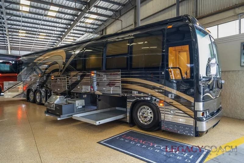 2005 Prevost Millennium XLII - Double Slide