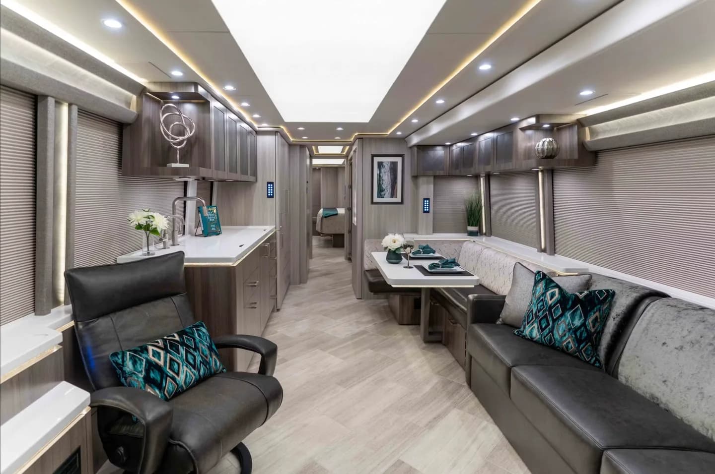 2022 Marathon H3-45 DS