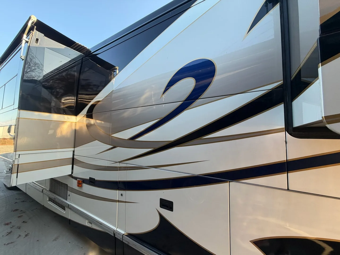 2003 Prevost Featherlite H3-45 DS