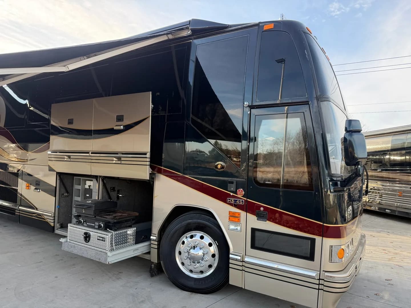 2002 Prevost Featherlite H3-45 Non-Slide