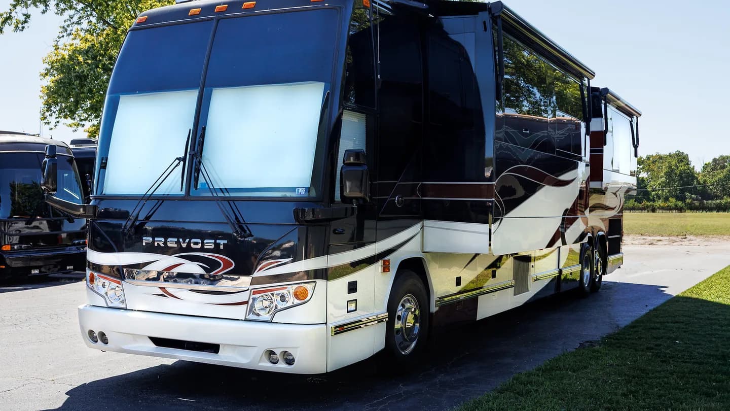 2008 Prevost H3-45 Featherlite Double Slide
