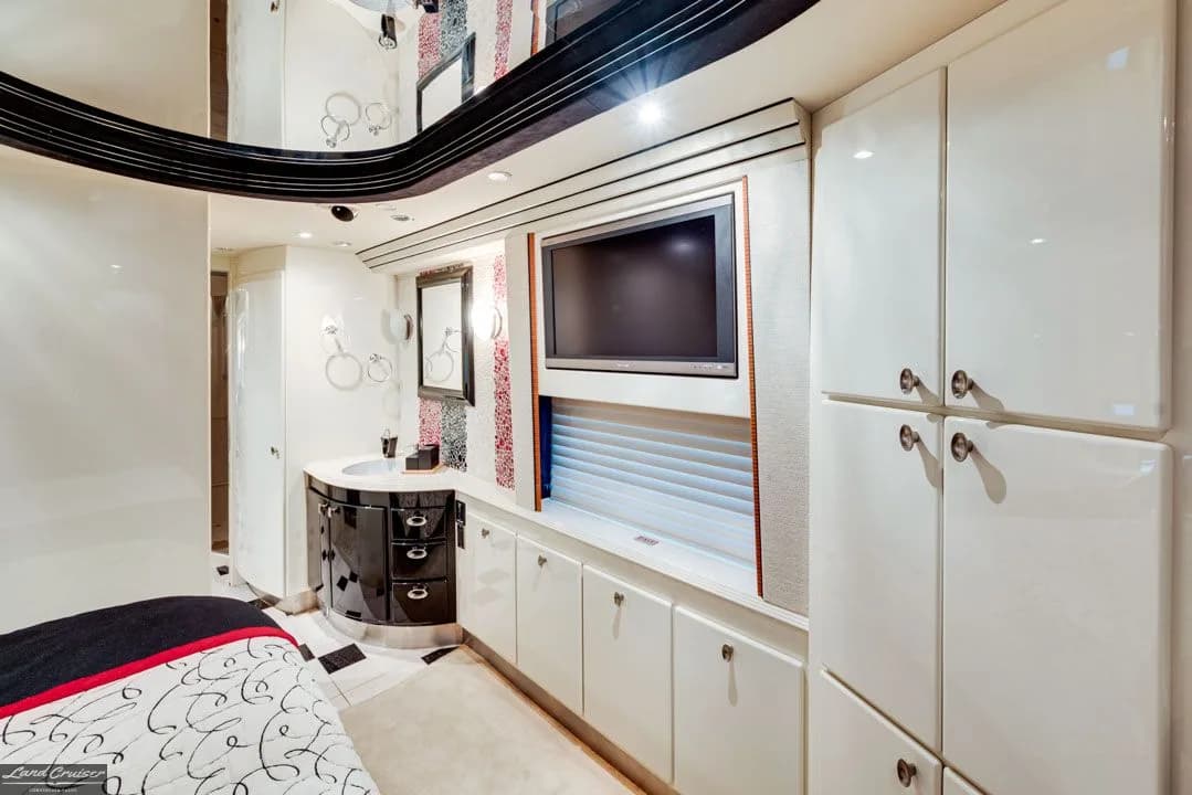 2007 Prevost XLII Country Coach L055