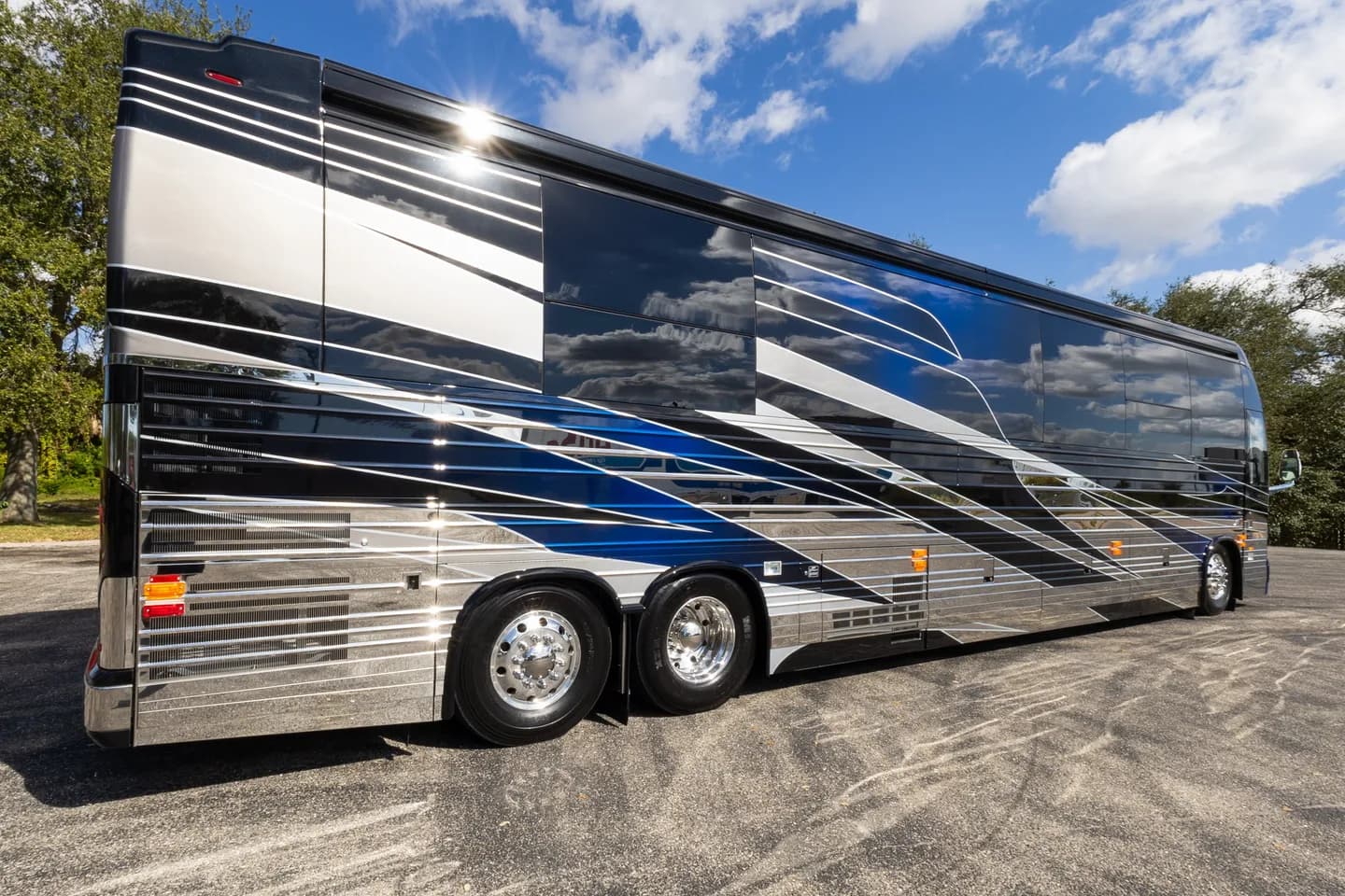2025 Prevost Epic X3 DS
