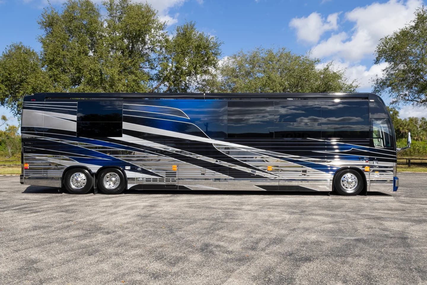 2025 Prevost Epic X3 DS