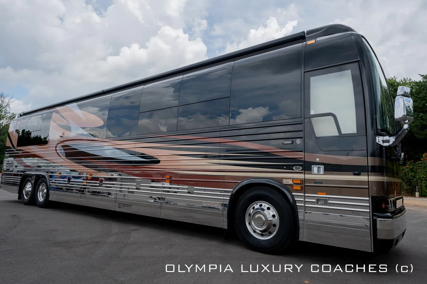 2005 Prevost XLII Royale Coach