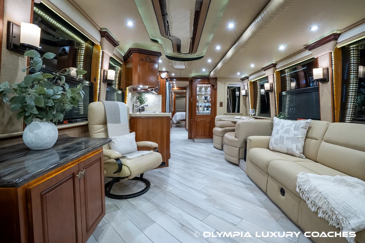 2005 Prevost XLII Royale Coach