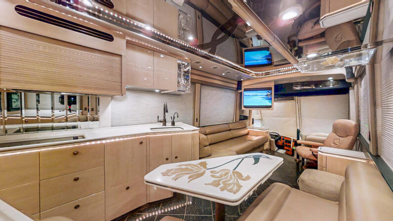 1999 Prevost Featherlite H3-45