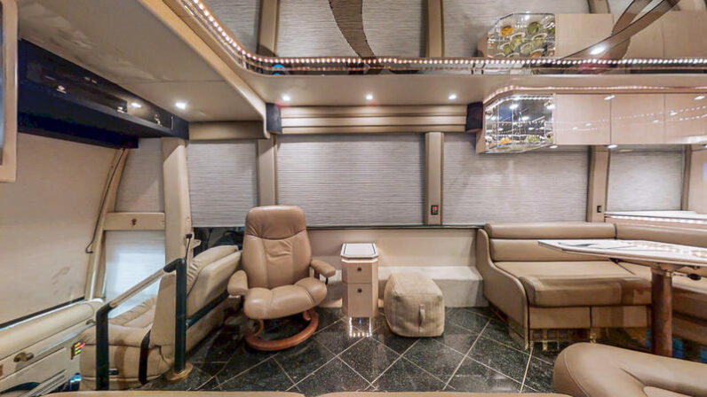 1999 Prevost Featherlite H3-45
