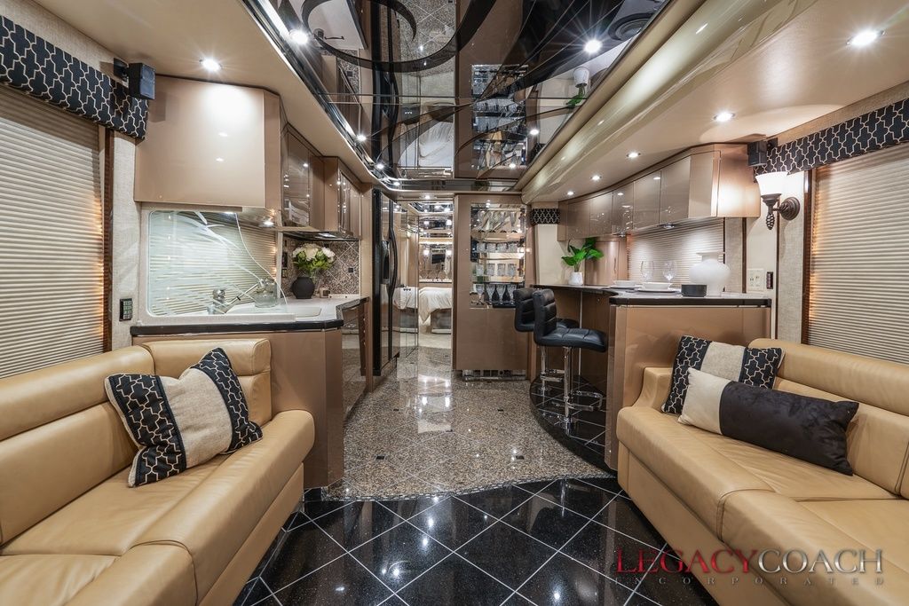 2005 Prevost Featherlite H3-45 – Double Slide