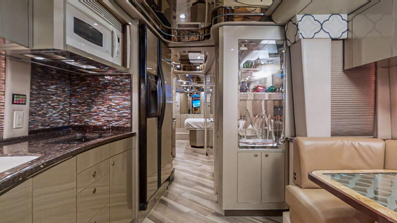 2008 Prevost Featherlite XLII