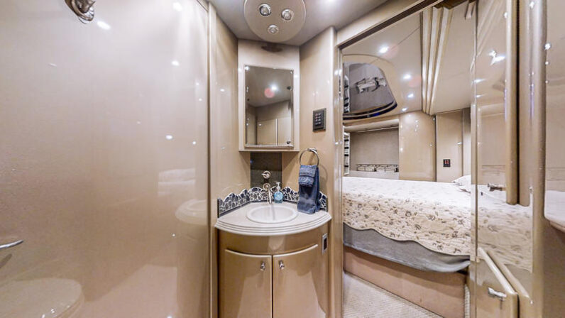 2004 Prevost Country Coach XLII