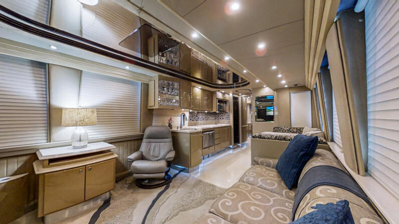 2004 Prevost Country Coach XLII