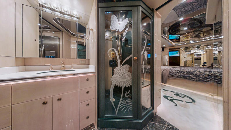 1999 Prevost Featherlite H3-45