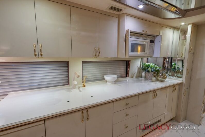 2001 Prevost Country Coach XLII – Non-Slide