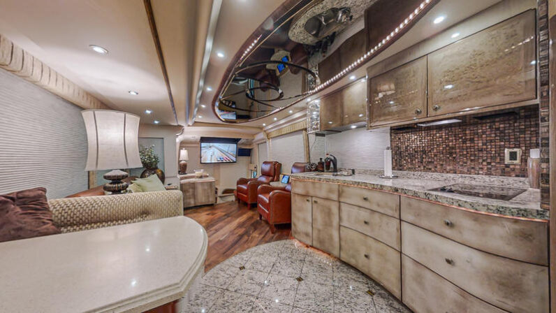 2005 Prevost Millennium H3-45