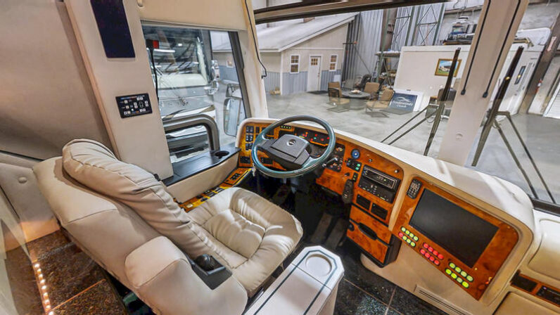 1999 Prevost Featherlite H3-45
