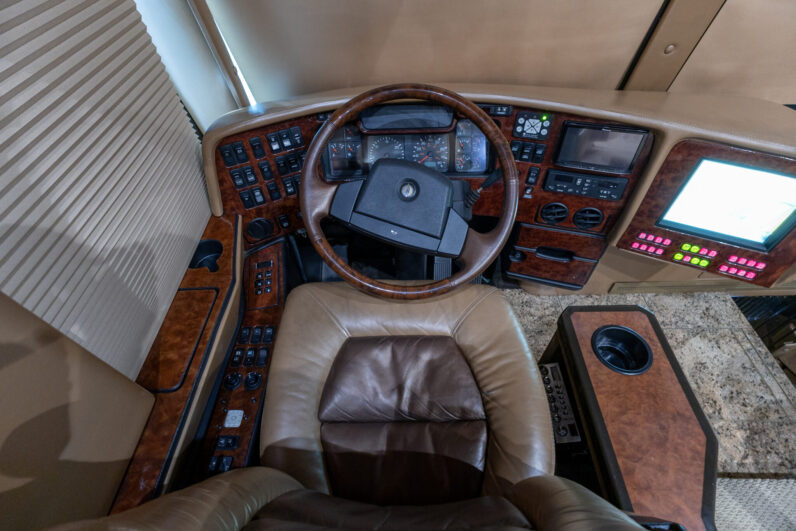 2008 Prevost Featherlite H3-45