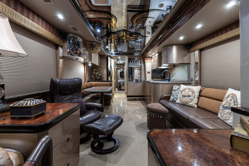 2008 Prevost Featherlite H3-45