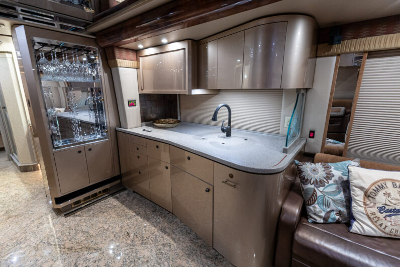 2008 Prevost Featherlite H3-45