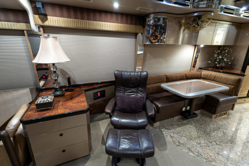 2008 Prevost Featherlite H3-45