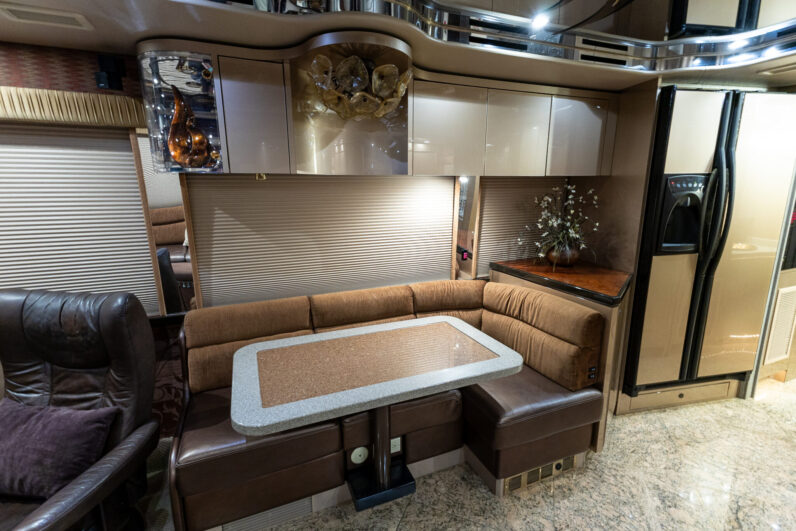 2008 Prevost Featherlite H3-45