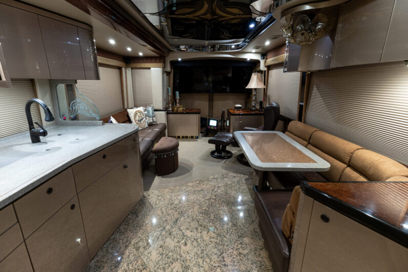 2008 Prevost Featherlite H3-45