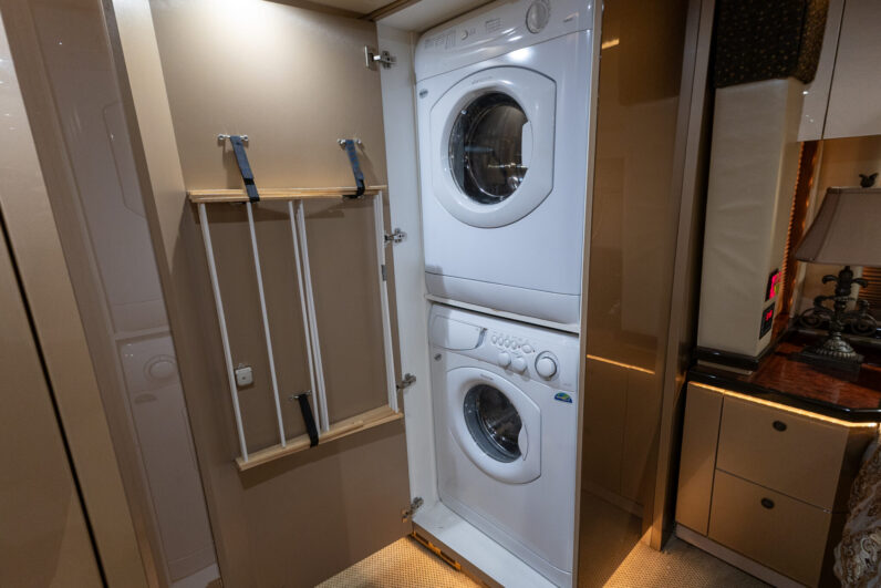 2008 Prevost Featherlite H3-45