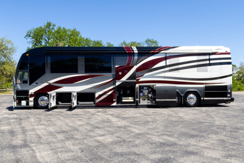 2008 Prevost Featherlite H3-45