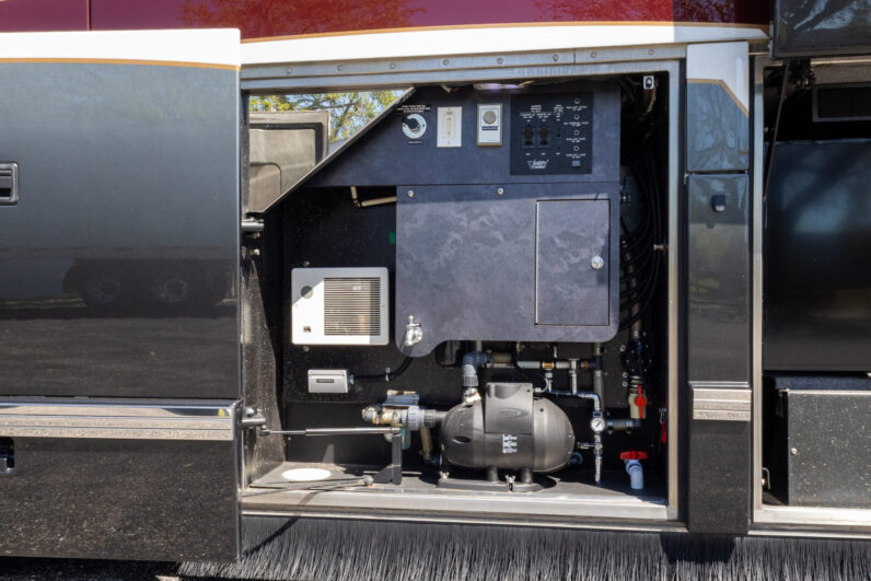 2008 Prevost Featherlite H3-45