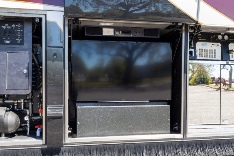 2008 Prevost Featherlite H3-45
