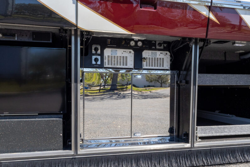 2008 Prevost Featherlite H3-45