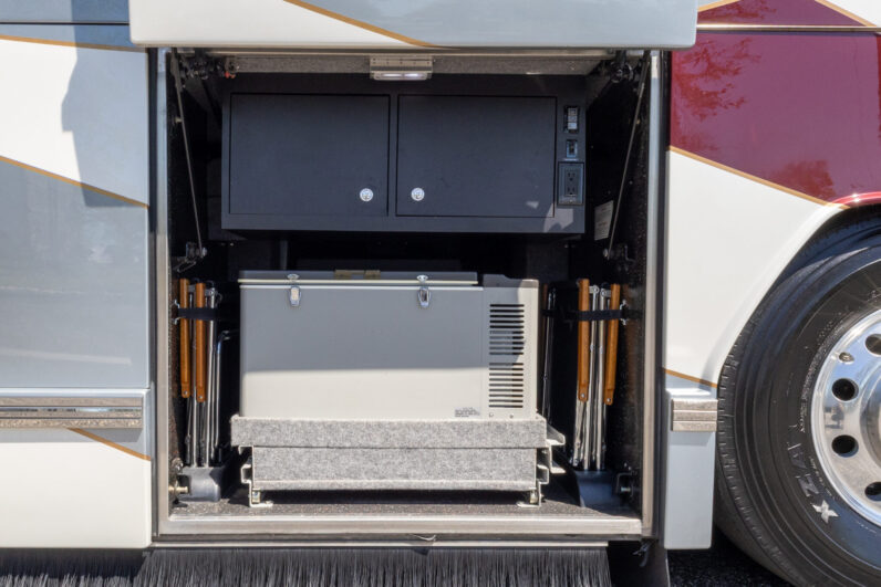 2008 Prevost Featherlite H3-45