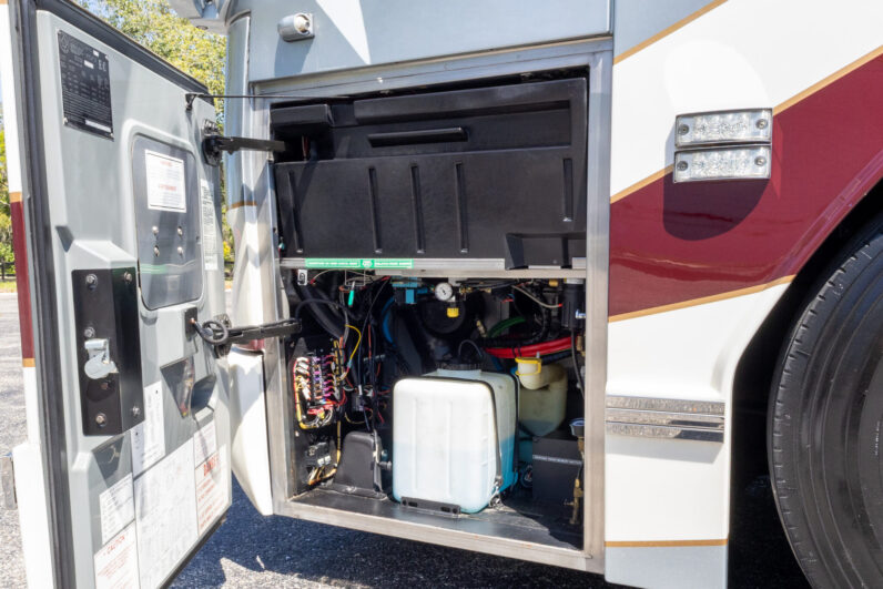 2008 Prevost Featherlite H3-45