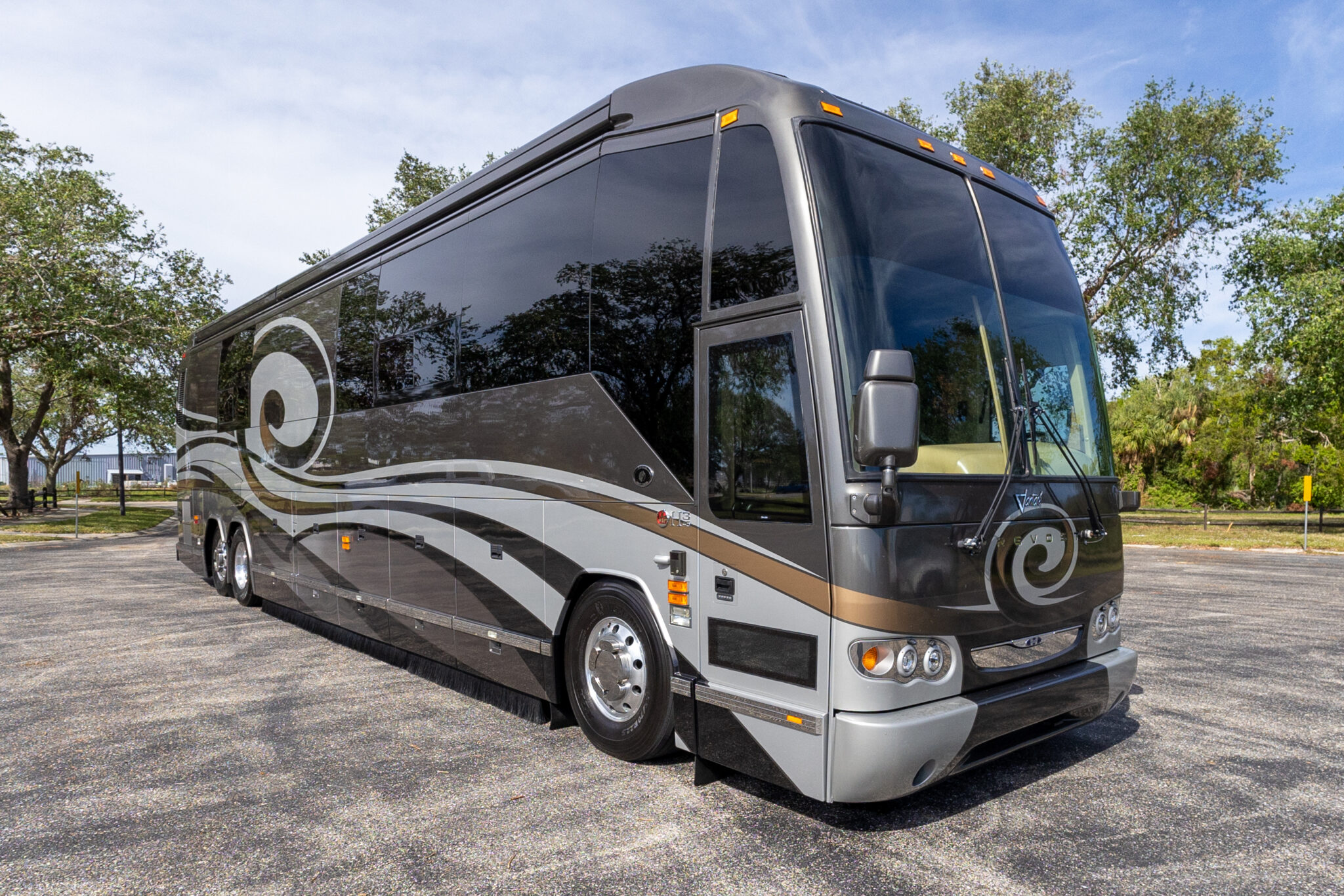 2009 Prevost Featherlite H345