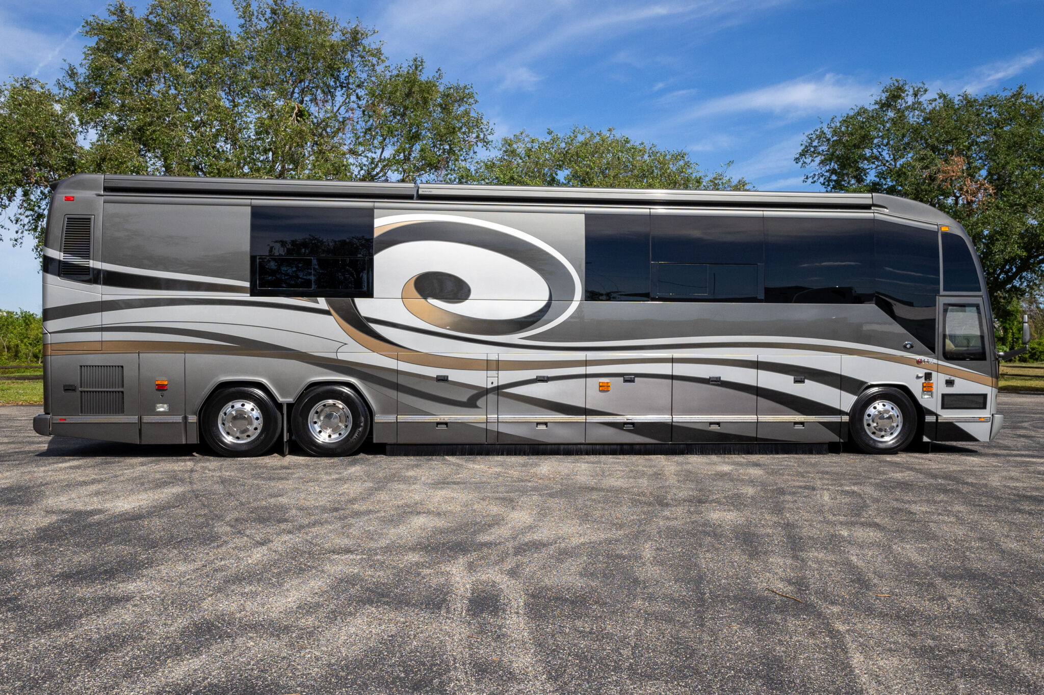 2009 Prevost Featherlite H345