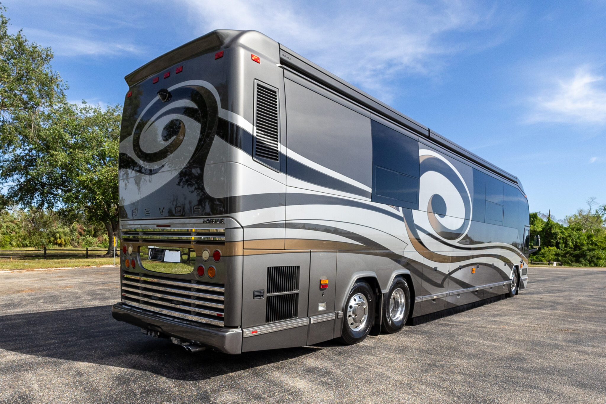 2009 Prevost Featherlite H345