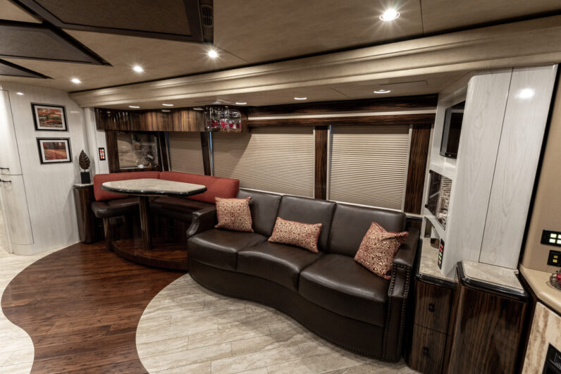 2009 Prevost Marathon H3-45
