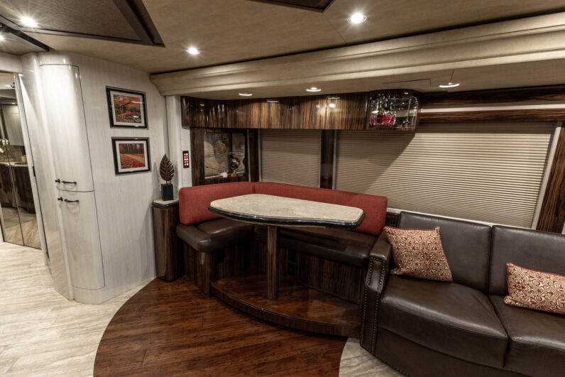 2009 Prevost Marathon H3-45