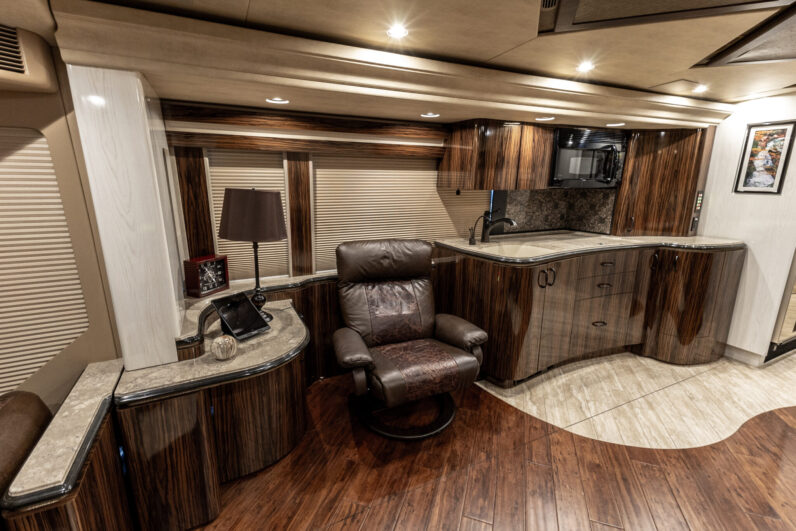 2009 Prevost Marathon H3-45