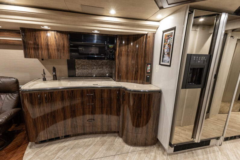 2009 Prevost Marathon H3-45