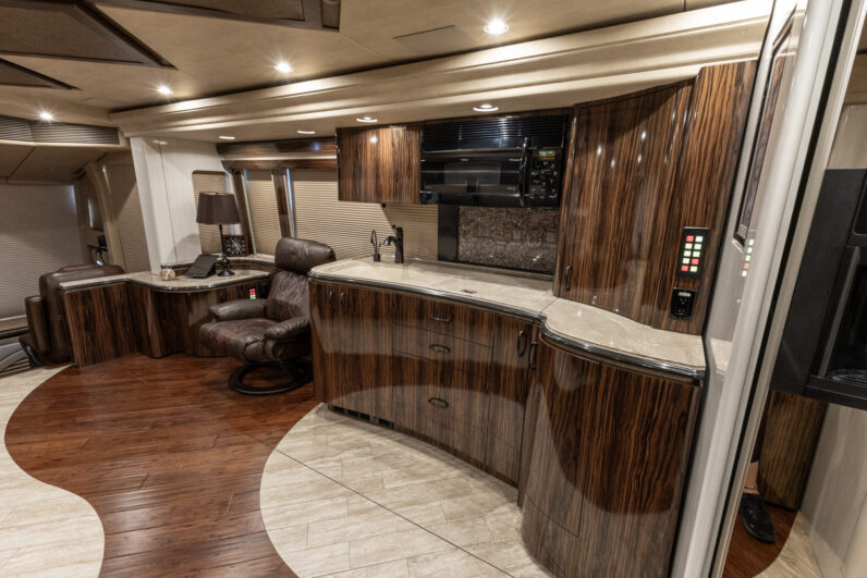 2009 Prevost Marathon H3-45