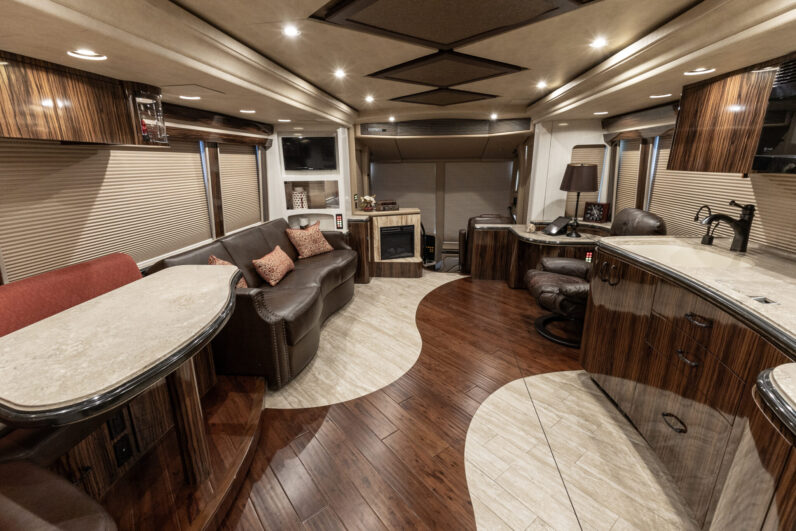 2009 Prevost Marathon H3-45